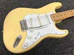 FENDER JAPAN ST72-86 DSC USED MAPLE FINGERBOARD YELLOW WHITE W/SOFT CASE
