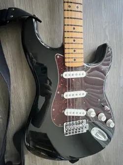 2012 FENDER STRATOCASTER BLACK ELECTRIC GUITAR MADE IN MEXICO WITH CASE