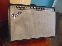 1976 FENDER DELUXE REVERB AMP