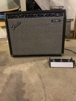 FENDER PRINCETON CHORUS AMPLIFIER