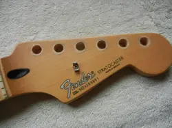 TUNERS MAPLE FINGERBOARD.