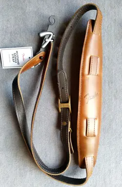 FENDER GUITAR STRAP MUSTANG SADDLE STRAP COGNAC