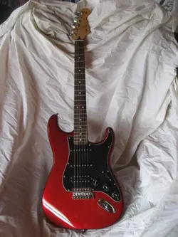 2013 FENDER STRATOCASTER SPECIAL EDITION RED BURST ELECTRIC GUITAR MEXICO