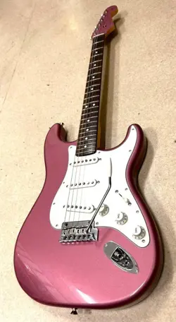 FENDER STRATOCASTER BURGUNDY MIST