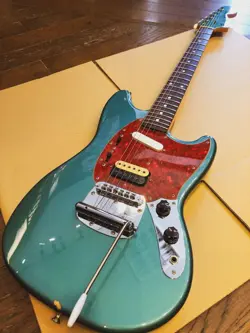 FENDER JAPAN MUSTANG KURT COBAIN MOD