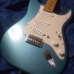 STRATOCASTER BUILT-IN