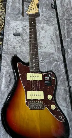 FENDER AMERICANPERFORMER JAZZMASTER 2023
