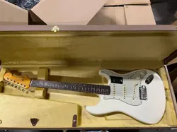 FENDER AMERICAN VINTAGE II STRATOCASTER