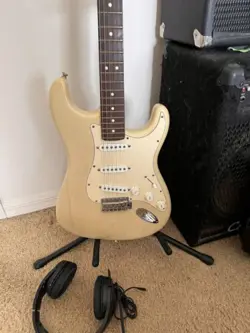 2002 FENDER STRATOCASTER HWY ONE  COMES WITH ORIGINAL FENDER CANVAS GIG BAG