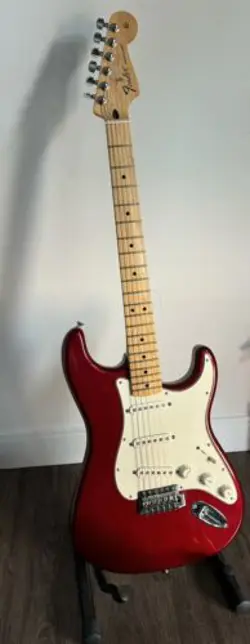 FENDER STRATOCASTER ELECTRIC GUITAR RED