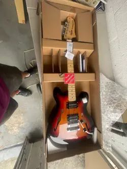 AFFINITY STRING SEMI-HOLLOW-BODY