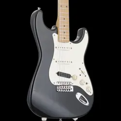 BLACK STRATOCASTER USED