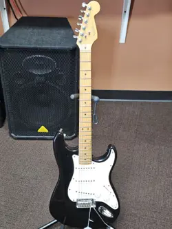 FENDER STRATOCASTER 6 STRING ELECTRIC GUITAR USA (IN STORE PICKUP) (ML1077345)