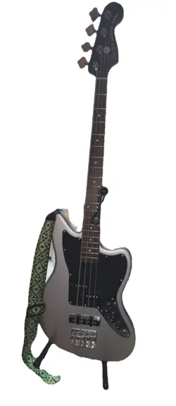 -+ FENDER BASS