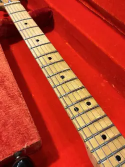 1976 STRATOCASTER BLACK