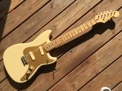 FENDER SQUIER CLASSIC VIBE DUO SONIC ELECTRIC GUITAR