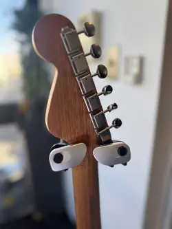 GUITAR UNIQUE