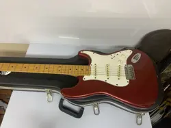 FENDER STRATOCASTER RED GUITAR