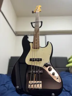 FENDER TRADITIONAL 60S JAZZ BASS BLACK - USED, EXCELLENT CONDITION