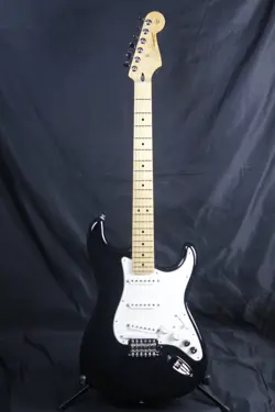 ROLAND G-5 VG MIM  FENDER STRATOCASTER ELECTRIC GUITAR WITH HARD CASE - BLACK