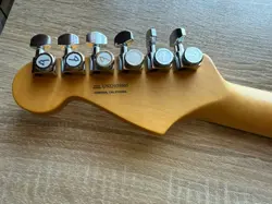 ULTRA STRATOCASTER STRAT