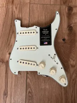 FENDER AMERICAN VINTAGE II 1961 STRATOCASTER LOADED PICKGUARD USA STRAT 2024