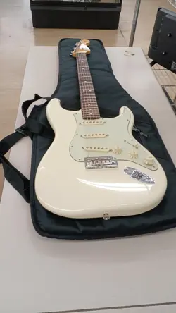 USED FENDER USA AM PRO II STRATOCASTER ELECTRIC GUITAR