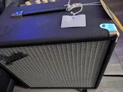 NEW FENDER RUMBLE 25