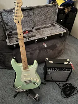 FENDER STRATOCASTER BUNDLE