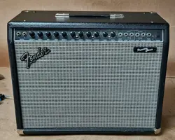 FENDER PRINCETON CHORUS PR 82 SOLID STATE GUITAR COMBO AMP - MADE IN USA !  G