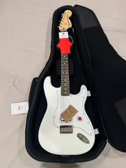 TOM DELONGE SIGNATURE TO THE STARS YETI FENDER STRATOCASTER GUITAR - NEW!