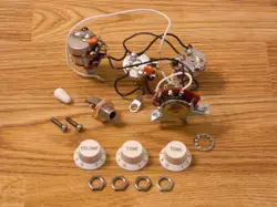 FENDER 1995 USA WHITE AMERICAN TBX STRATOCASTER ELECTRONIC CONTROL POTS HARNESS