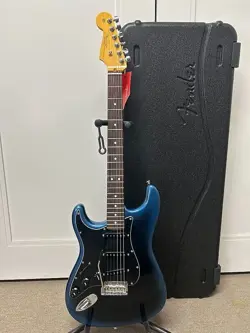 FENDER AMERICAN PROFESSIONAL II STRATOCASTER LEFT-HANDED ROSEWOOD DARK NIGHT