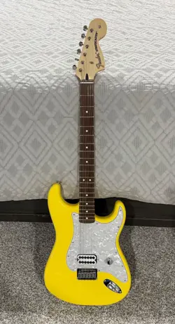 FENDER TOM DELONGE STRATOCASTER - GRAFFITI YELLOW