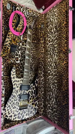 JACKSON SOLOIST SLX DX LEOPARD ELECTRIC GUITAR FENDER JOE STRUMMER PINK CASE OBO