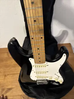 SQUIER STRATOCASTER HSS