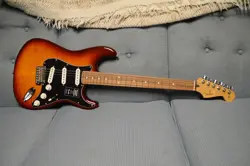 FENDER PLAYER PLUS TOP STRATOCASTER