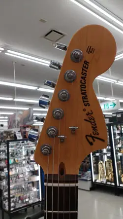 FENDER AMERICAN SPECIAL STRATOCASTER USED 2015 ALDER BODY MAPLE NECK W/GIG CASE