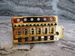 FENDER VINTAGE BRIDGE IN GOLD FOR MIM MEXICAN STRAT / STRATOCASTER GUITAR