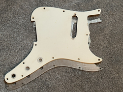 VINTAGE FENDER MUSICMASTER GUITAR PICKGUARD WHITE VINTAGE W/SHIELD