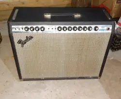 CLEAN ORIGINAL FENDER