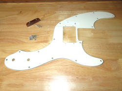FENDER 1975 WHITE 3 PLY TELECASTER BASS PICKGUARD & THUMB REST