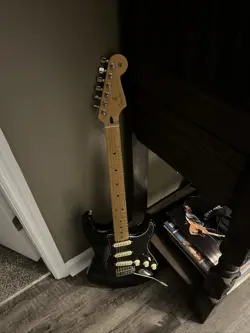 FENDER STRATOCASTER 6-STRING ELECTRIC GUITAR