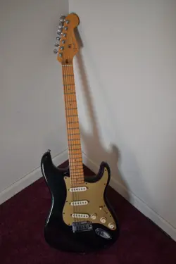 DELUXE STRAT