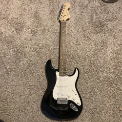 FENDER ELECTRIC GUITAR - SQUIER STRAT BLACK EXCELLENT CONDITION