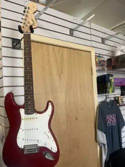 FENDER SQUIER STRATOCASTER RED & WHITE GUITAR W/GIG BAG