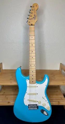 FENDER STRATOCASTER 1993 ELECTRIC GUITAR - AQUATONE BLUE