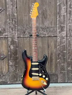 VAUGHAN STRATOCASTER RELIC
