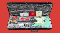 STRATOCASTER USA SURF