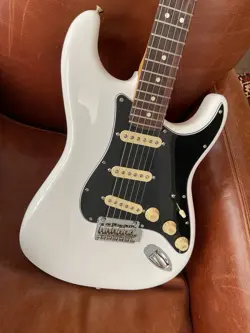 2024 FENDER PLAYER II STRATOCASTER WITH GIG BAG